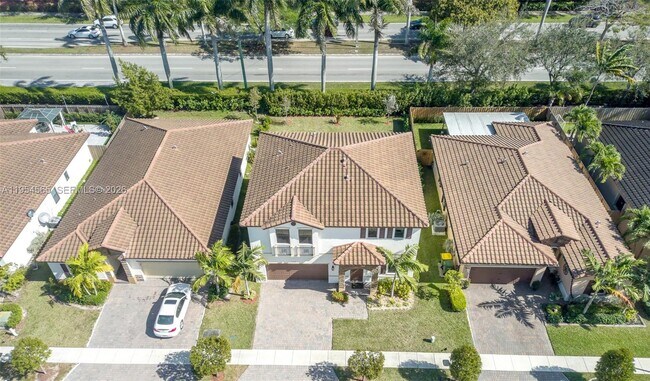 Building Photo - 139 NE 27th Terrace