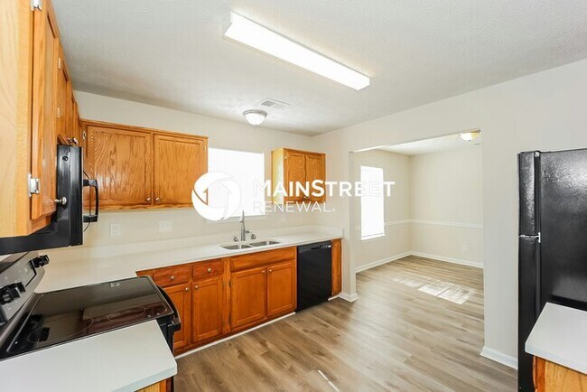 Building Photo - 3 Bedroom Pet-Friendly Home in Jonesboro, GA with Main Street Renewal