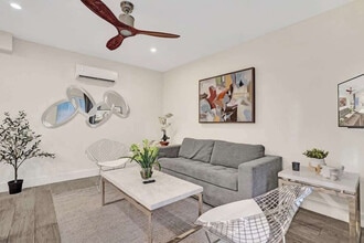 Building Photo - 3020 Seville St