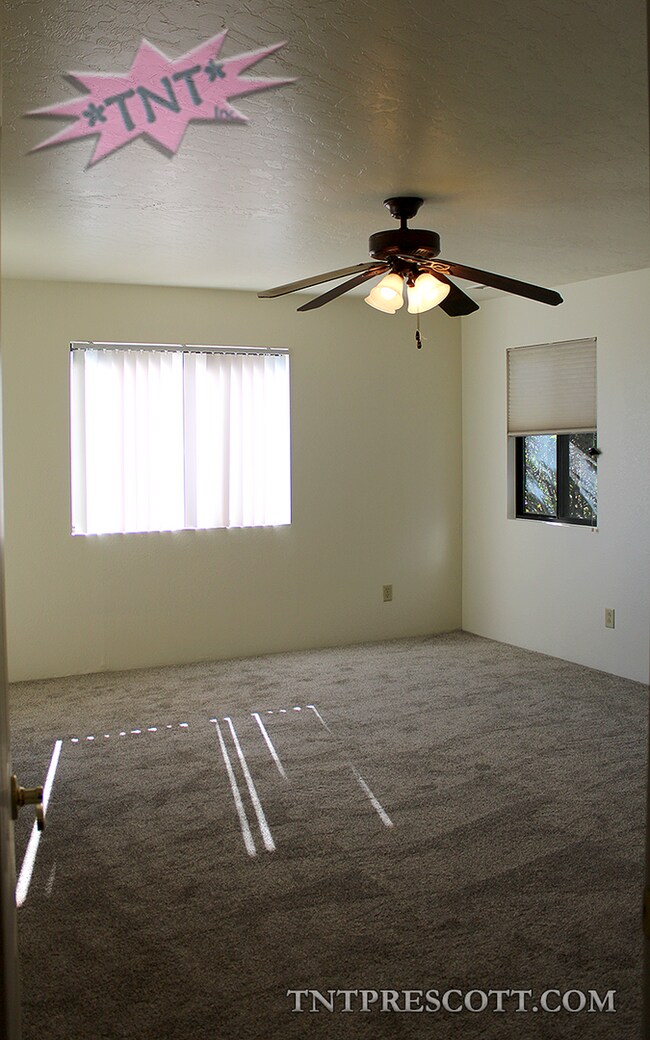 Building Photo - Home in Cliff Rose HOA ~ Winter Special!!