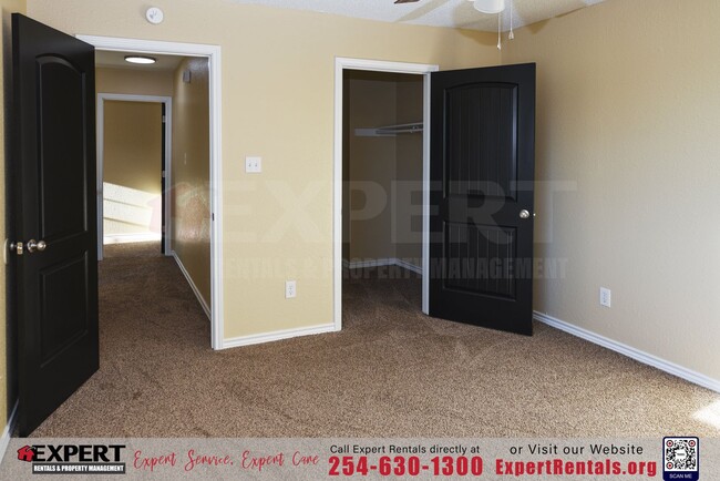 Building Photo - 1235 Royal Crest Dr