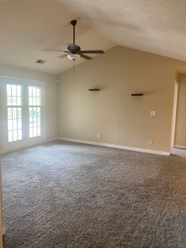 Building Photo - 2 bedroom/ 2 bath Woods of St Andrews condo available for rent in 40214 -  $1,200/month