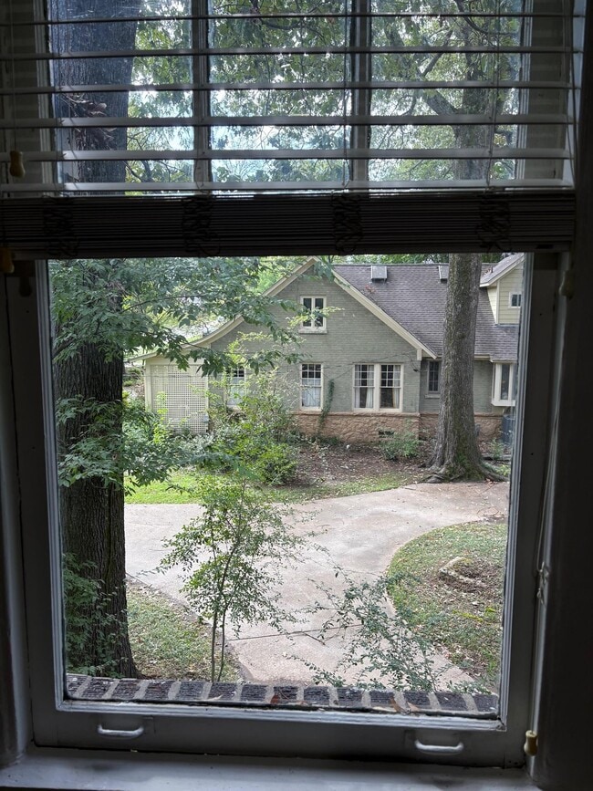 Building Photo - 343 N McLean Blvd