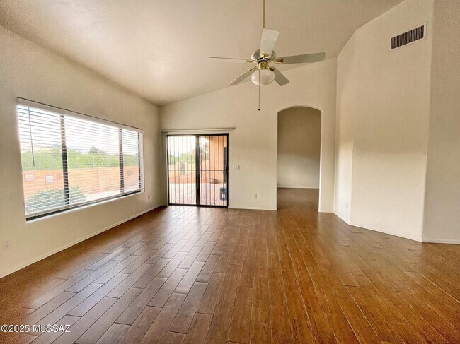 Building Photo - 7659 E Park View Dr