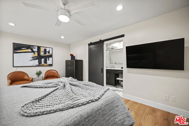 Building Photo - 1045 Kings Rd