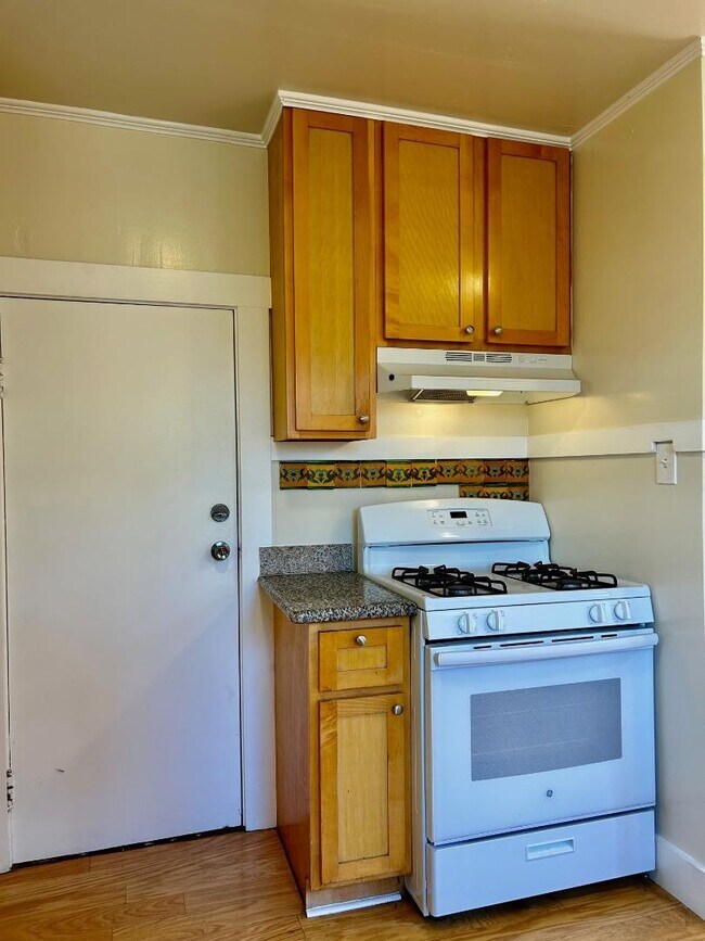 Building Photo - 2609 McGee Ave