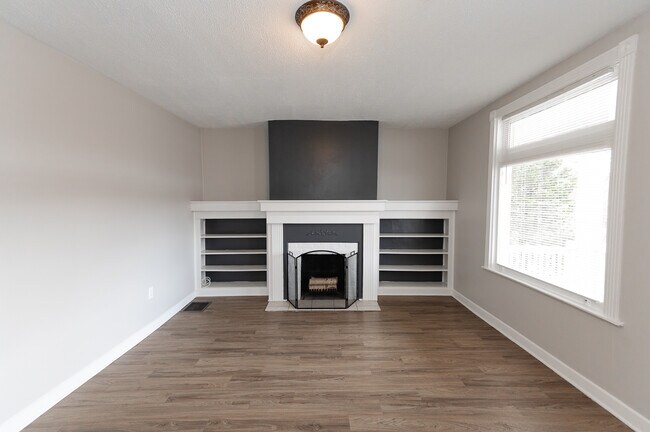 Building Photo - 223 E Pennview Ave