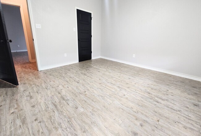 Building Photo - AUGUST PRE-LEASE! Modern 3-Bedroom Apartment with 2-Car Garage – Recently Constructed in Lubbock,...