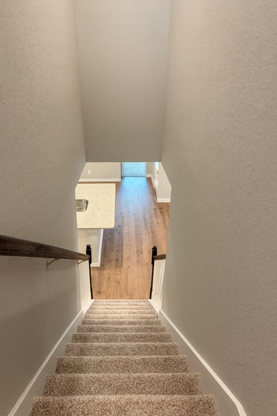 Building Photo - 463 Nespral Dr
