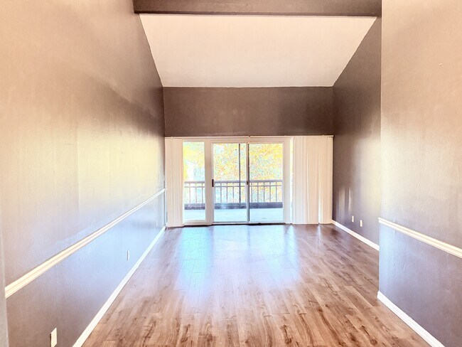 Building Photo - 6519 W Newberry Rd