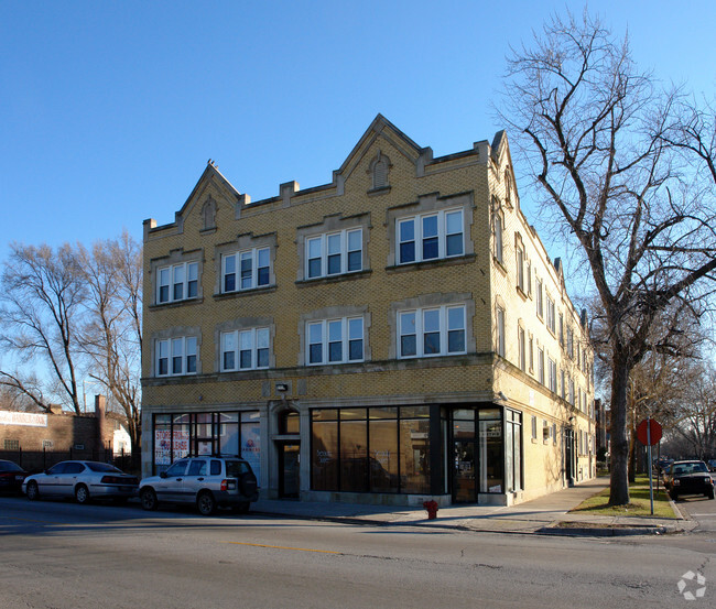 Building Photo - 723 W 111th St