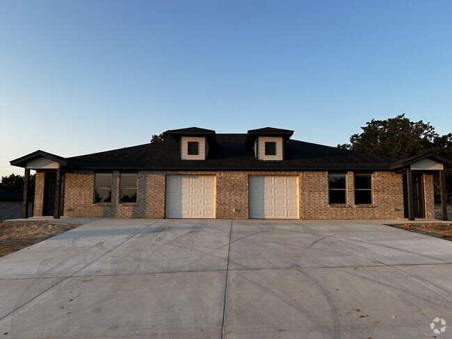 Building Photo - 1400 E Dry Creek Rd