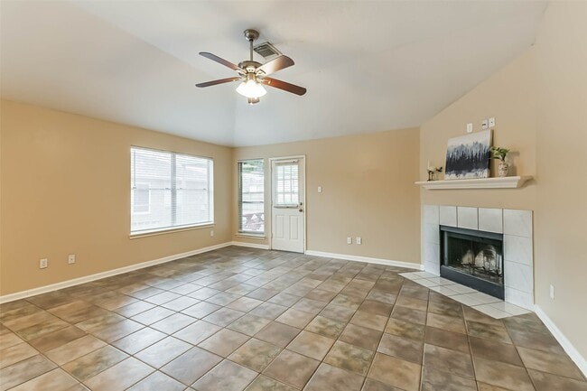 Building Photo - 10926 Waterview Cir