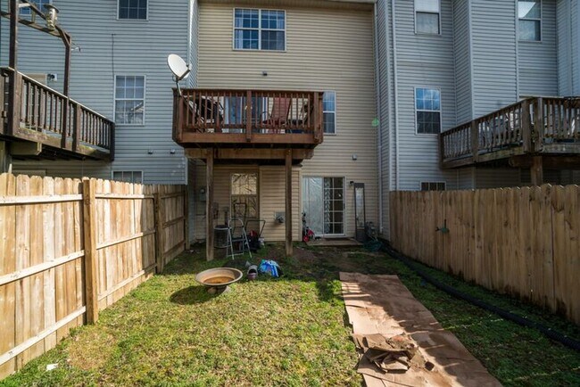 Building Photo - 206 Dundee Pl