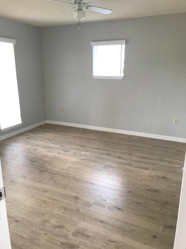 Building Photo - 4879 Via Palm Lakes