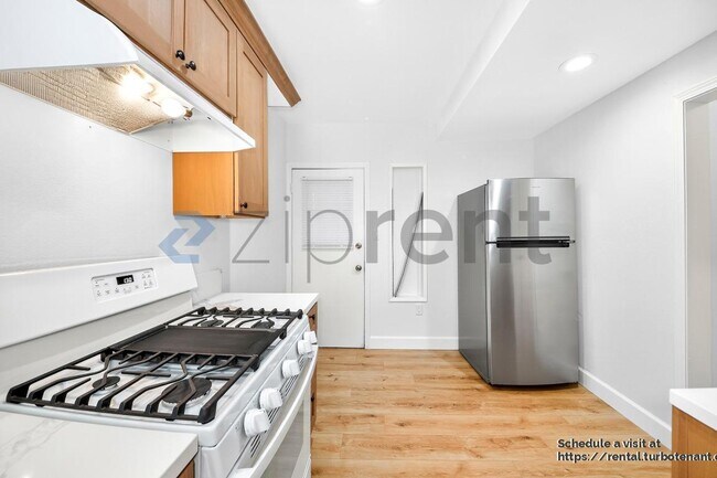 Building Photo - 5185 Olivewood Ave