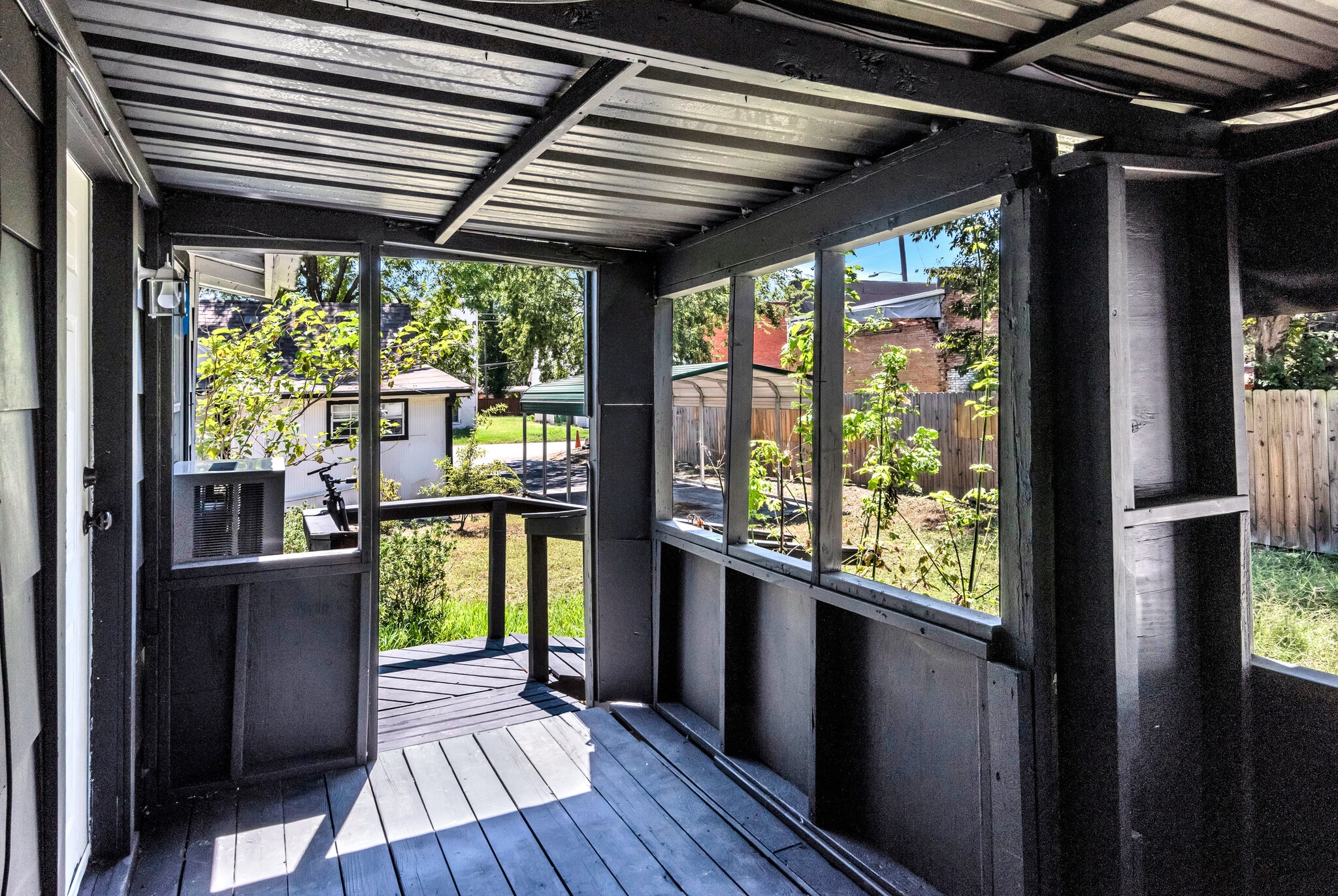 Building Photo - 206 S Elm St