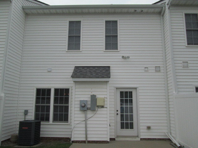 Building Photo - Brick-Front West End 4 Bed, 3 Full Bath To...