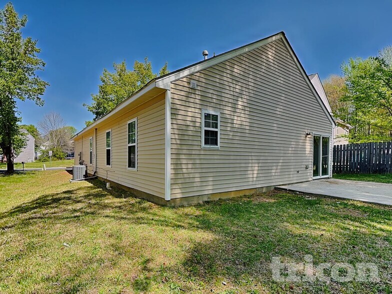 Building Photo - 8422 Wallace Glen Dr