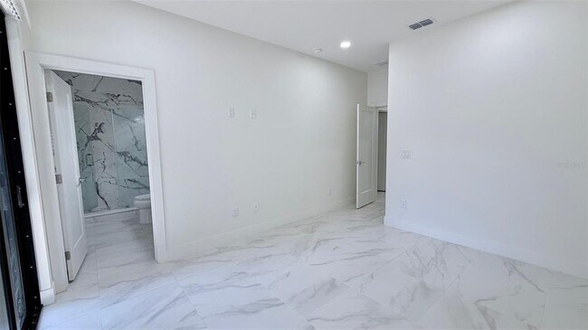 Building Photo - 4106 N Thatcher Ave