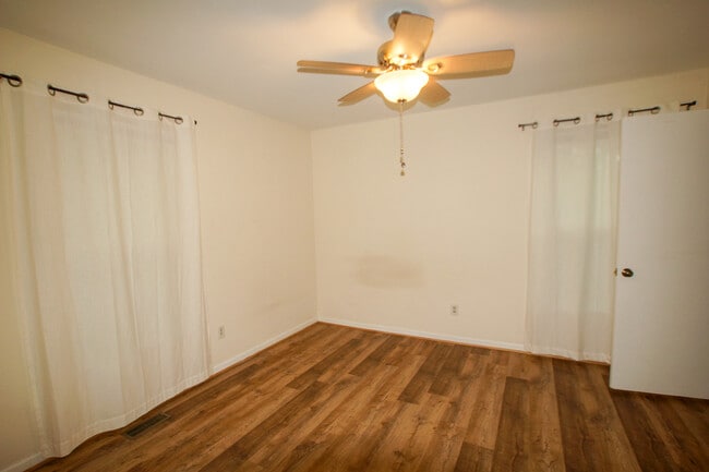 Building Photo - 102 Weatherstone Dr