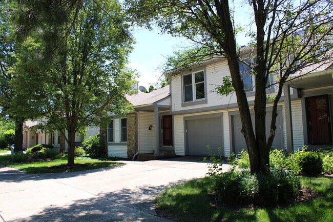 Building Photo - 6135 Sawmill Woods Dr