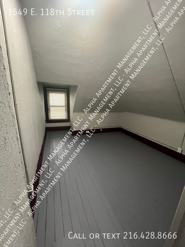 Building Photo - 1549 E 118th St