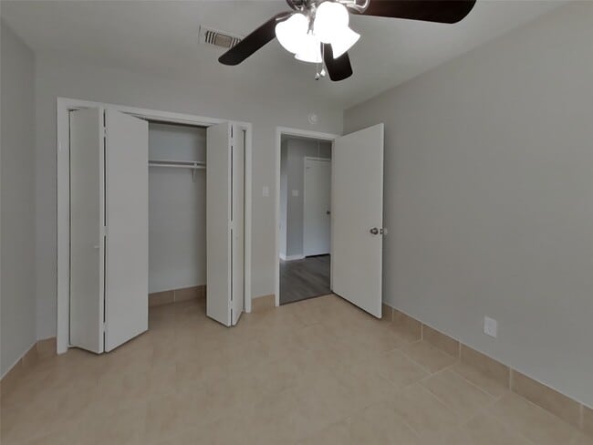 Building Photo - 7318 Foxway Ln