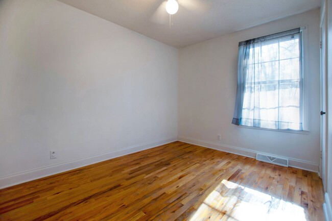 Building Photo - Pet Friendly Three Bedroom with Basement!