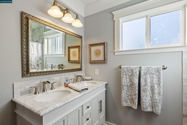 Building Photo - 10 Jolie Ln