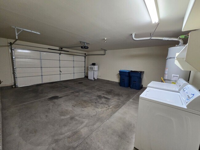 Building Photo - A Fabulous 3 Bedroom, 2.5 Bathroom, 2 Car Garage Townhome in NW Las Vegas