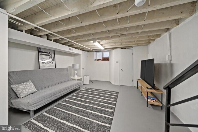 Building Photo - 2126 S Iseminger St