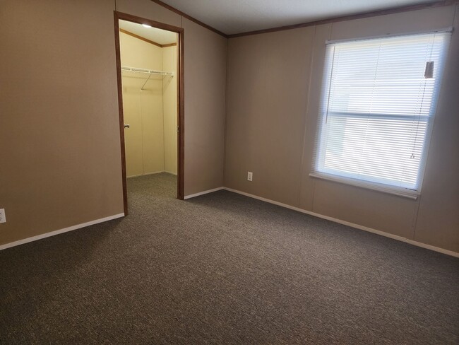 Building Photo - 306 E Spruce St