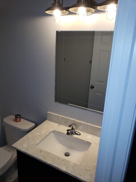 Building Photo - 6218 Kathryn Ct