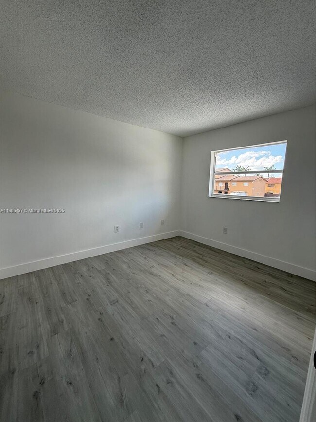 Building Photo - 5461 W 24th Ave