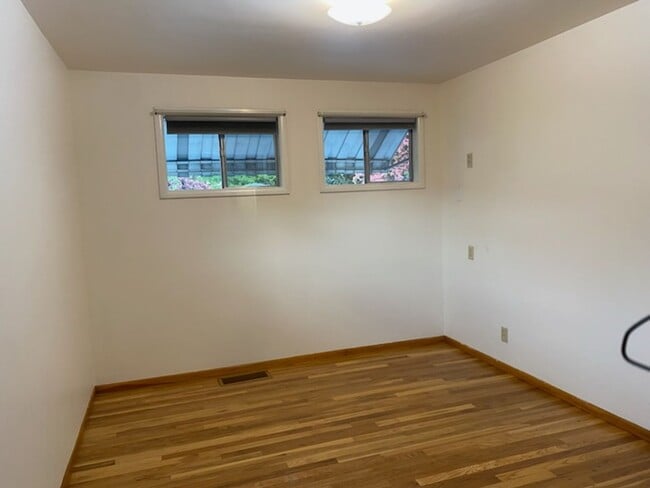 Building Photo - 2 Bedroom Home In Shadle With Fenced Back ...