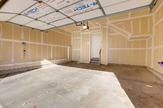 Building Photo - Central Park HOUSE for rent! 2 BLOCKS TO STANLEY MARKETPLACE