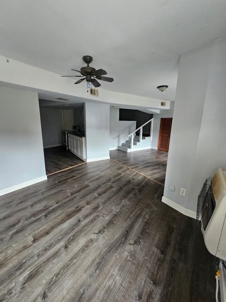 Living area - 505 Lakeside Rd