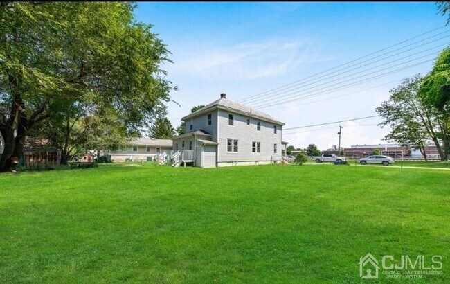 Building Photo - 28 Victoria Ave