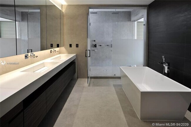 Building Photo - 7311 Belle Meade Island Dr