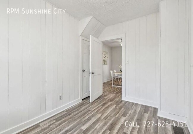 Building Photo - 3819 Queensboro Ave S