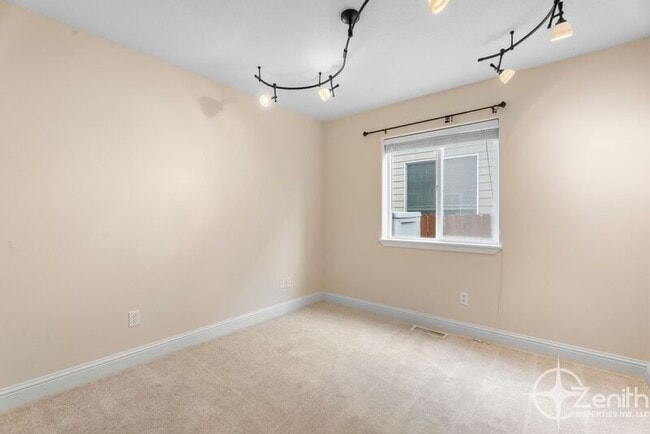 Building Photo - 2903 NE 184th Ave