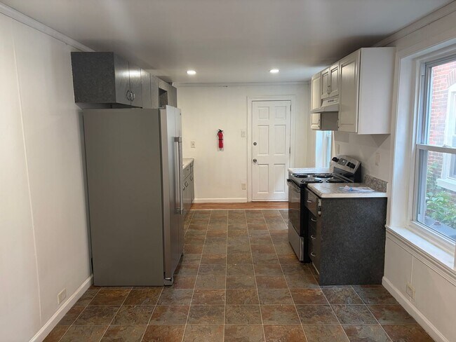 Building Photo - Charming 3 Story Brick Townhome Now Available
