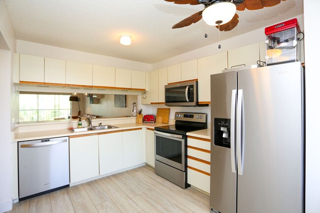 Building Photo - **ANNUAL OR SEASONAL RENTAL**