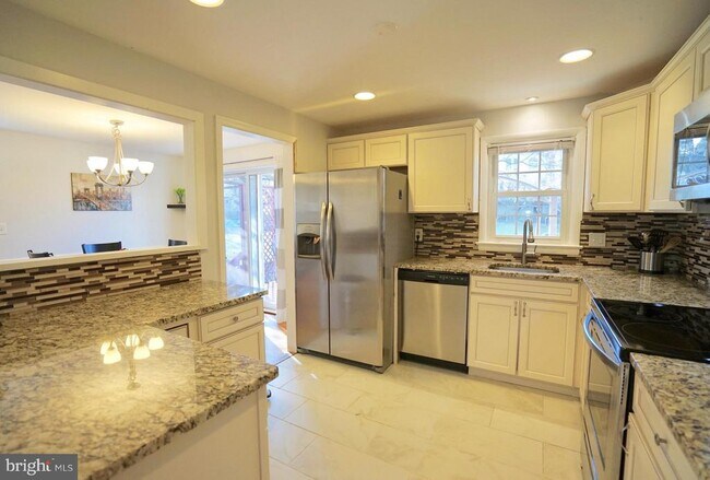 Building Photo - 4218 University Dr
