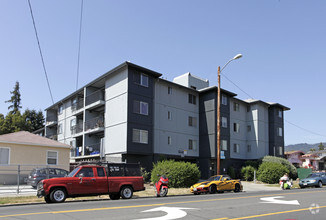 Building Photo - High Street Apartments