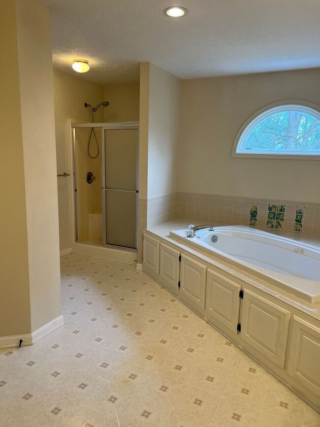 Building Photo - 110 Bugle Ct