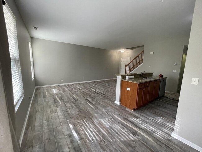 Building Photo - 3915 Granite Ct