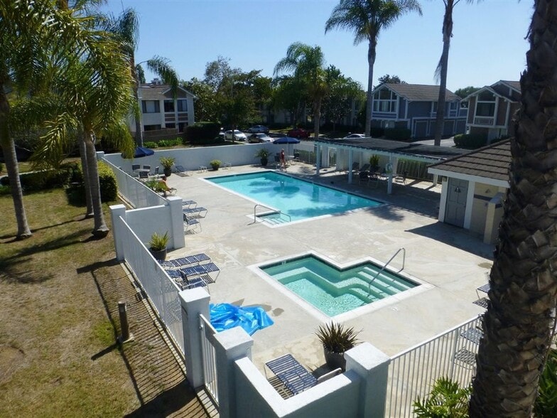 Building Photo - 835 Mistletoe Ln