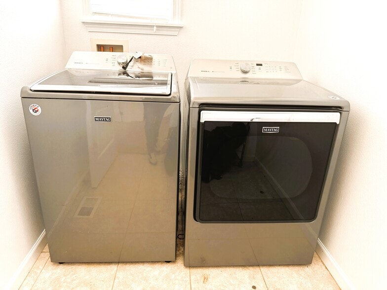 Washer Dryer - 18314 115th Ave E